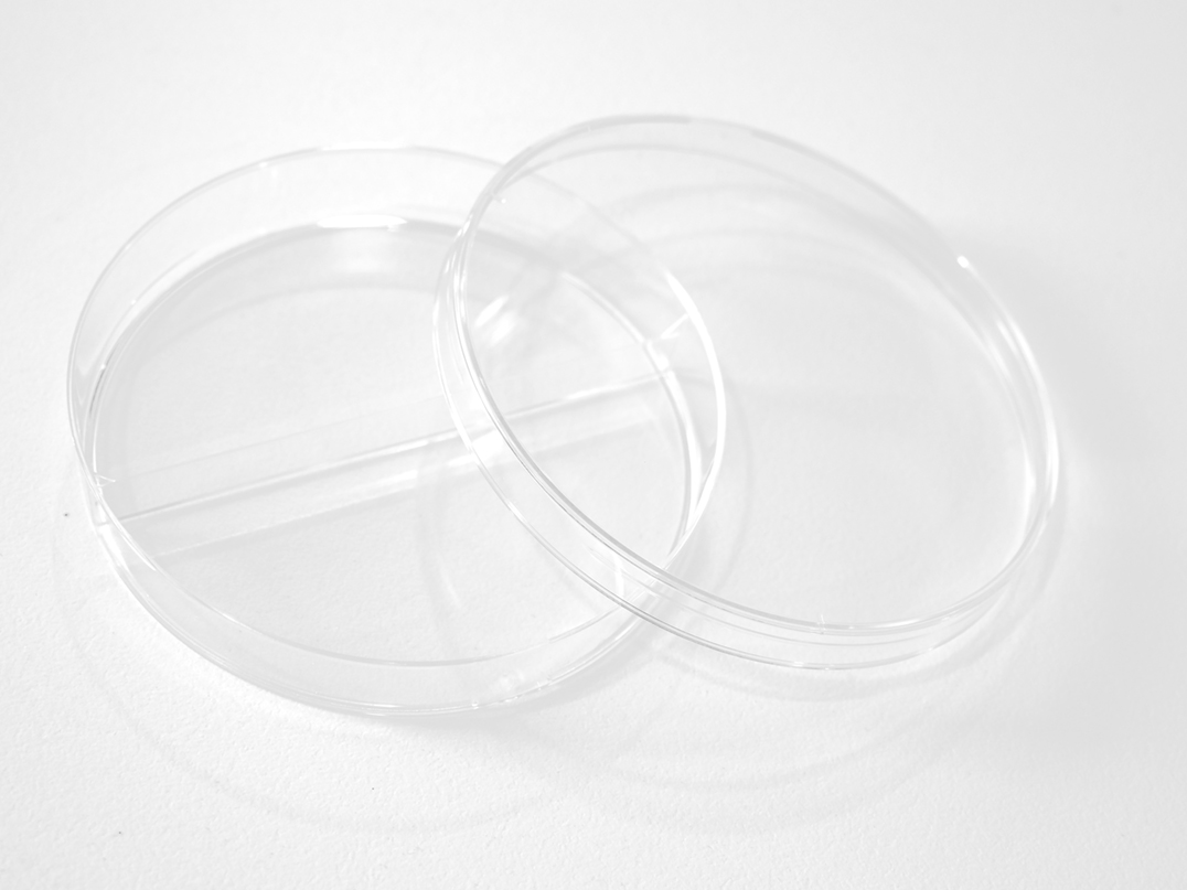 Diaguru Petri Dishes, Polystyrene Material; Diameter 90mm x 15mm; 2 Room/3 Vents Sterile, 10pcs/polybag, 500pcs/ctn